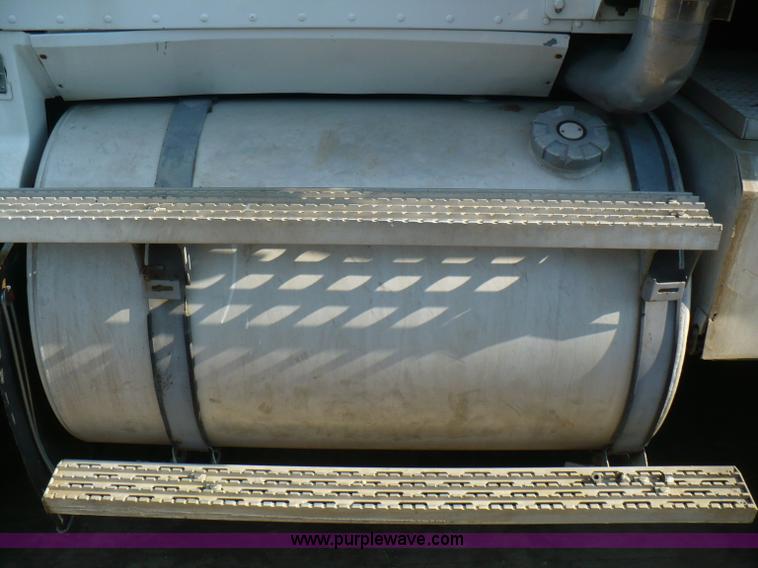 image for item A4834 1991 International 9400 dump truck