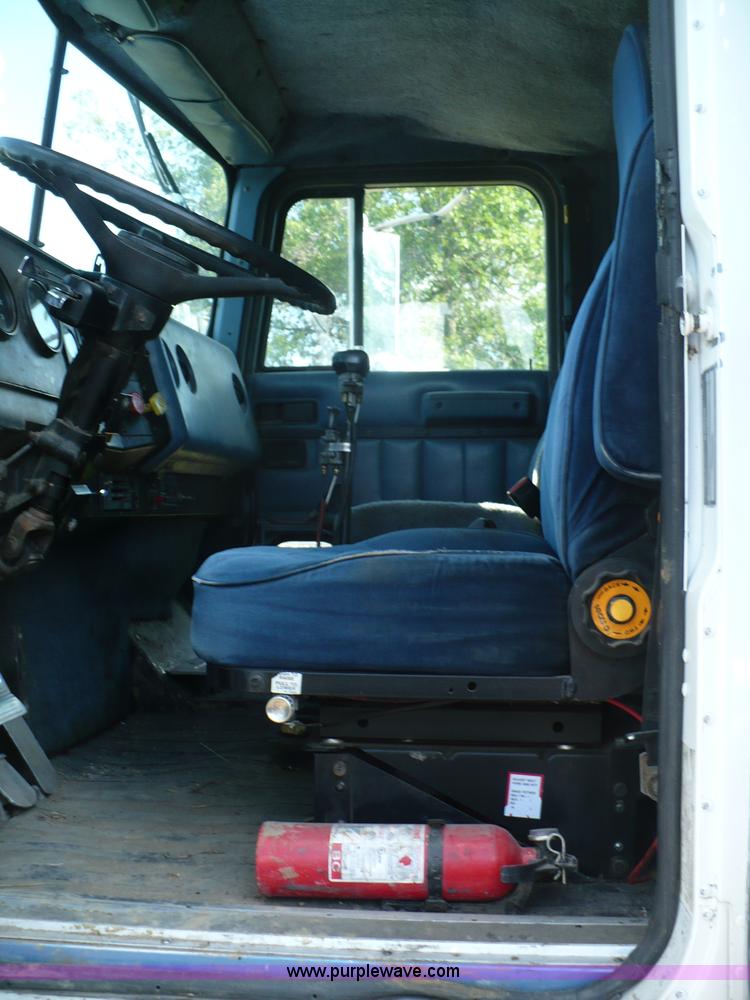 image for item A4834 1991 International 9400 dump truck