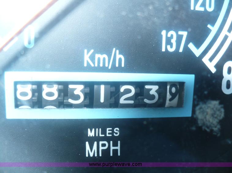 image for item A4834 1991 International 9400 dump truck