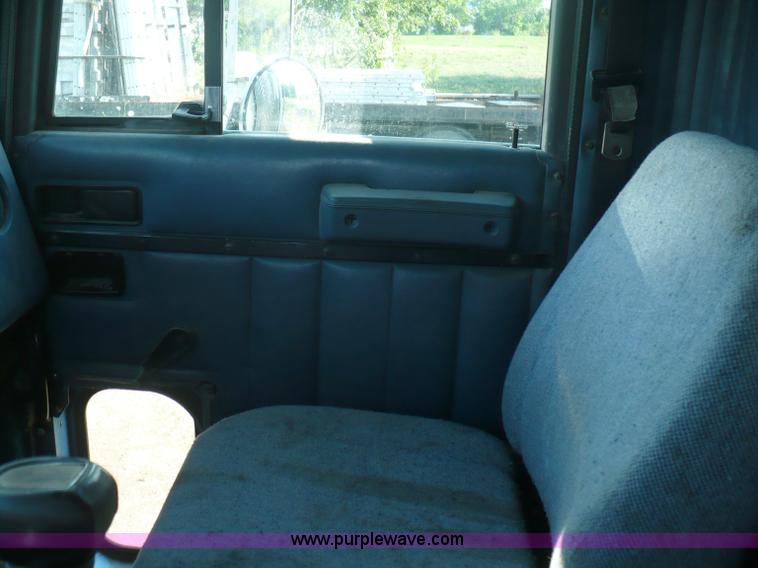 image for item A4834 1991 International 9400 dump truck