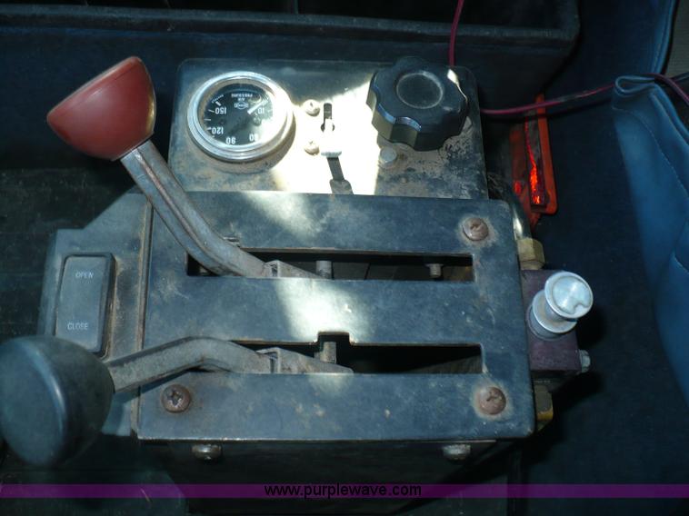 image for item A4834 1991 International 9400 dump truck