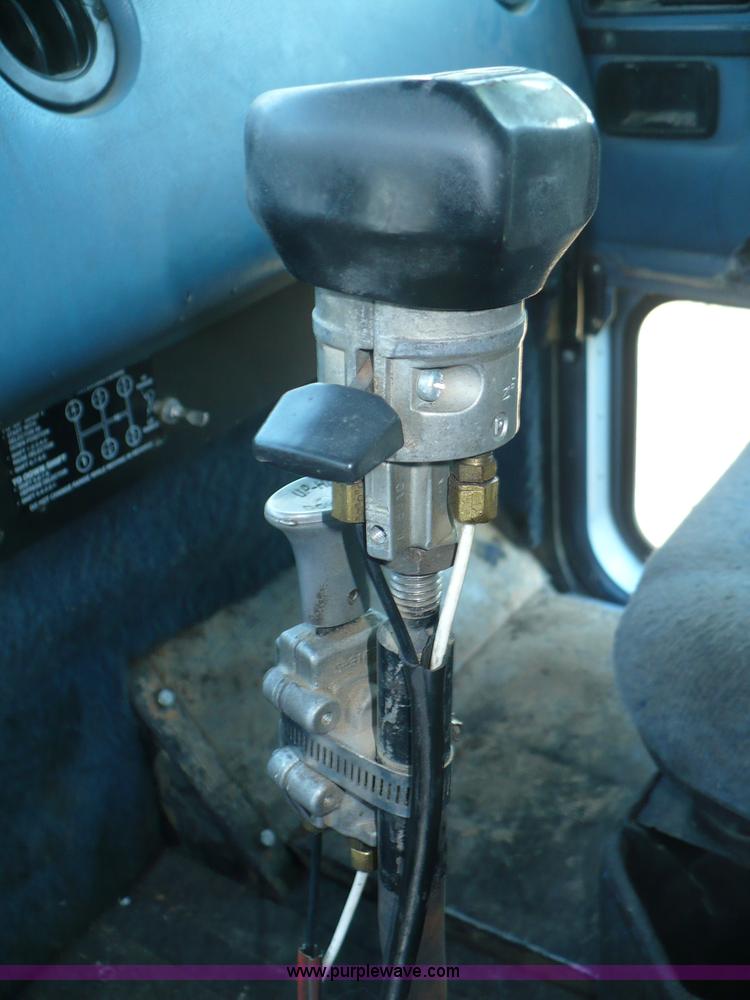 image for item A4834 1991 International 9400 dump truck