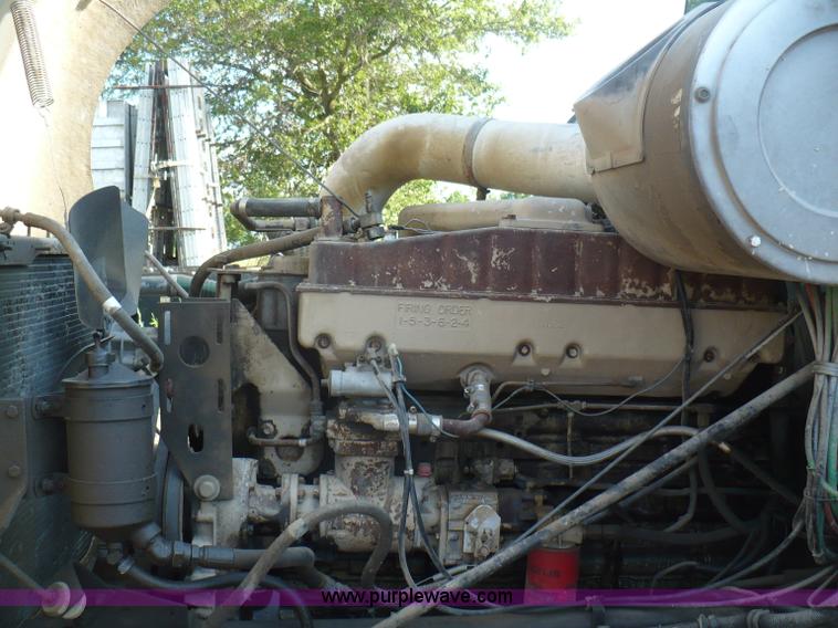 image for item A4834 1991 International 9400 dump truck