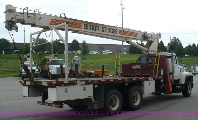 image for item A4835 1994 Ford LT8000 crane truck