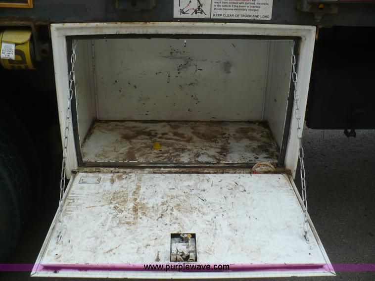 image for item A4835 1994 Ford LT8000 crane truck