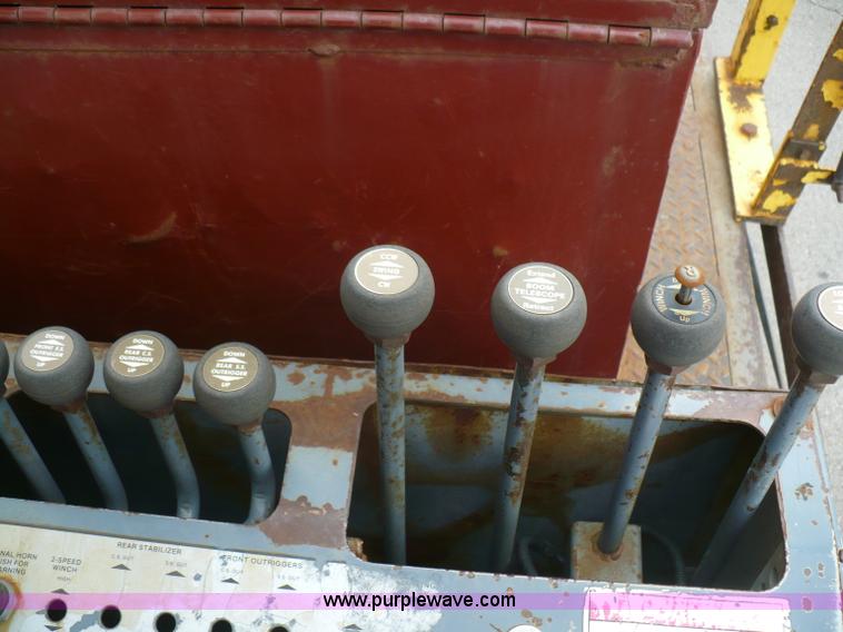 image for item A4835 1994 Ford LT8000 crane truck