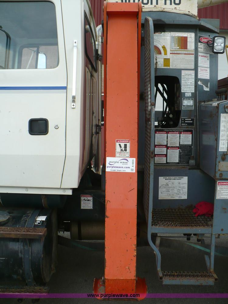 image for item A4835 1994 Ford LT8000 crane truck