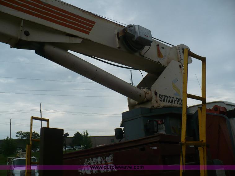 image for item A4835 1994 Ford LT8000 crane truck