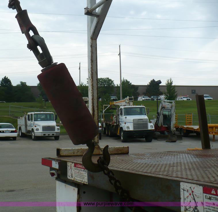 image for item A4835 1994 Ford LT8000 crane truck