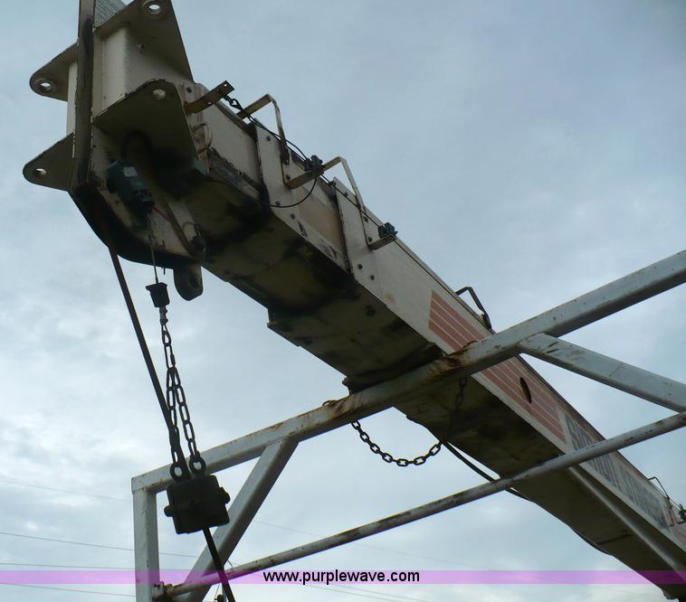 image for item A4835 1994 Ford LT8000 crane truck