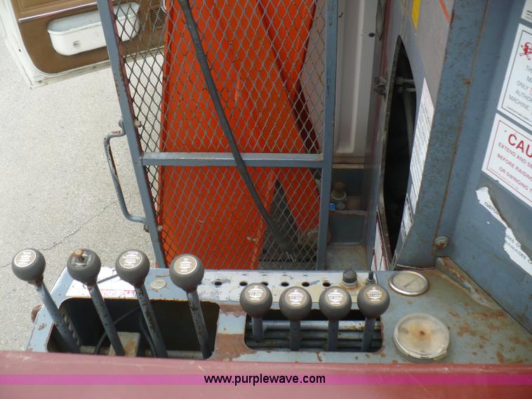 image for item A4835 1994 Ford LT8000 crane truck