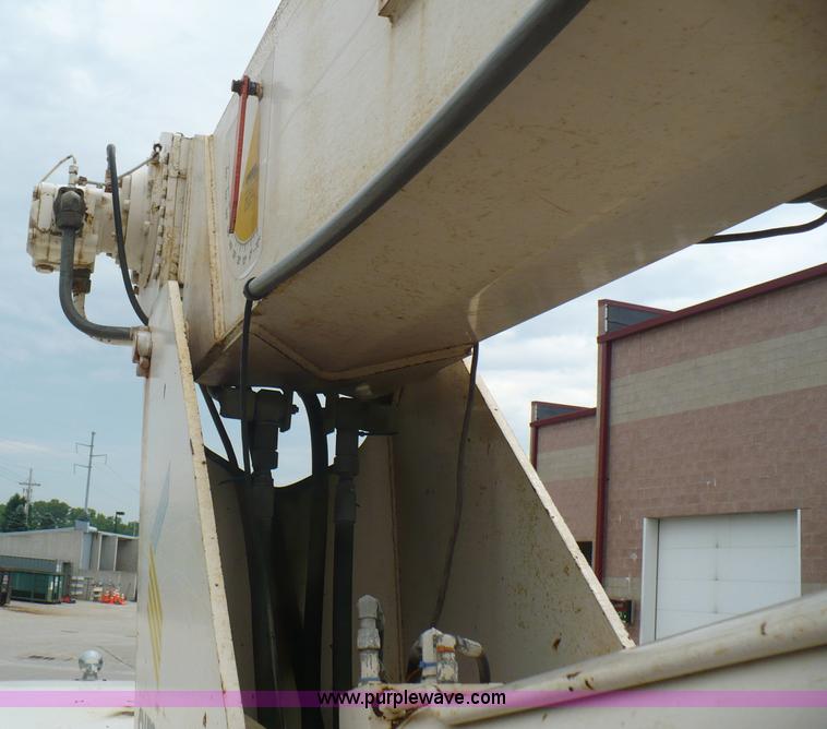 image for item A4835 1994 Ford LT8000 crane truck