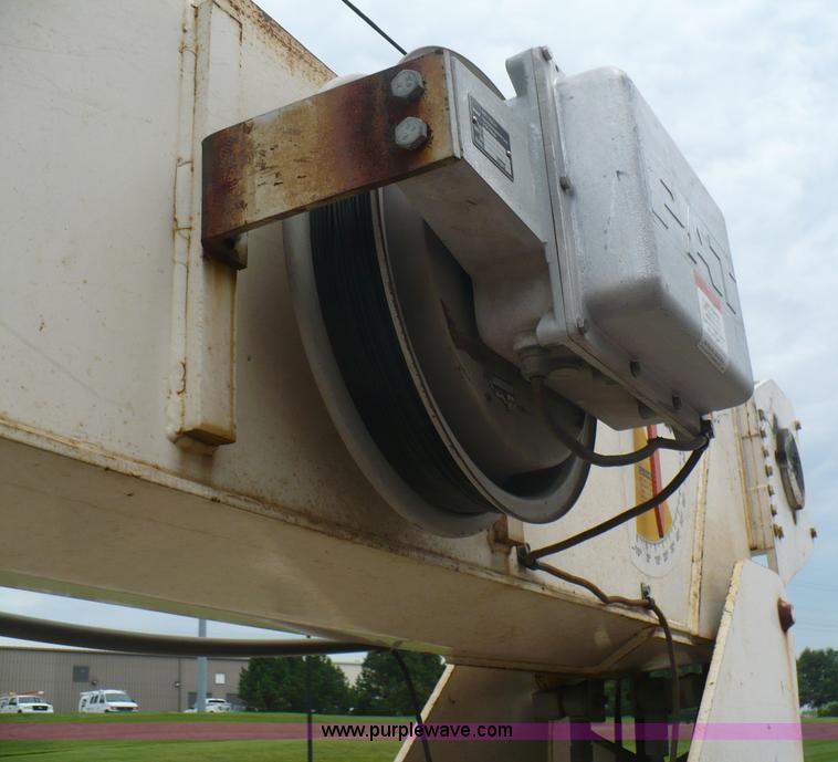 image for item A4835 1994 Ford LT8000 crane truck