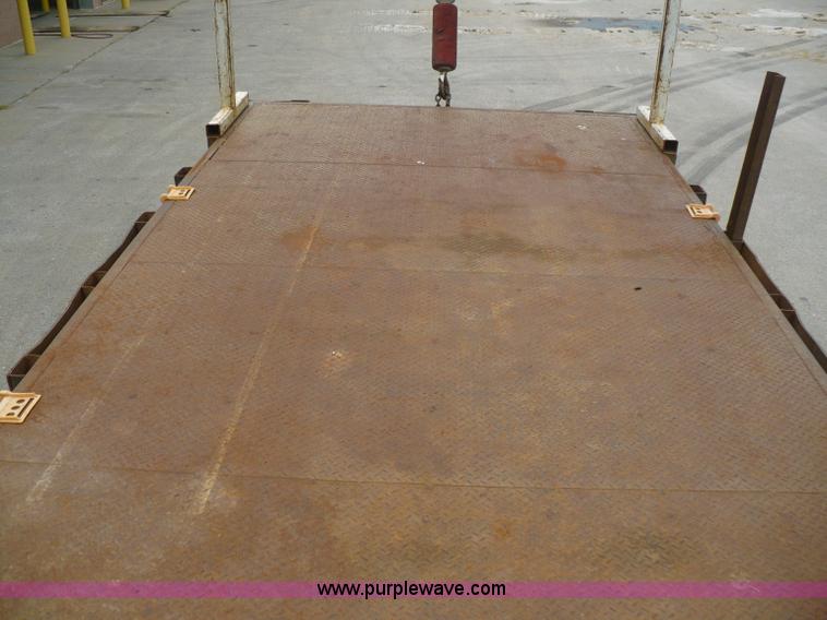 image for item A4835 1994 Ford LT8000 crane truck