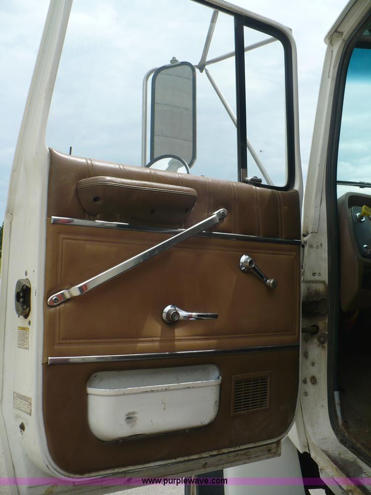 image for item A4835 1994 Ford LT8000 crane truck