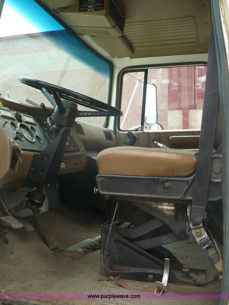 image for item A4835 1994 Ford LT8000 crane truck