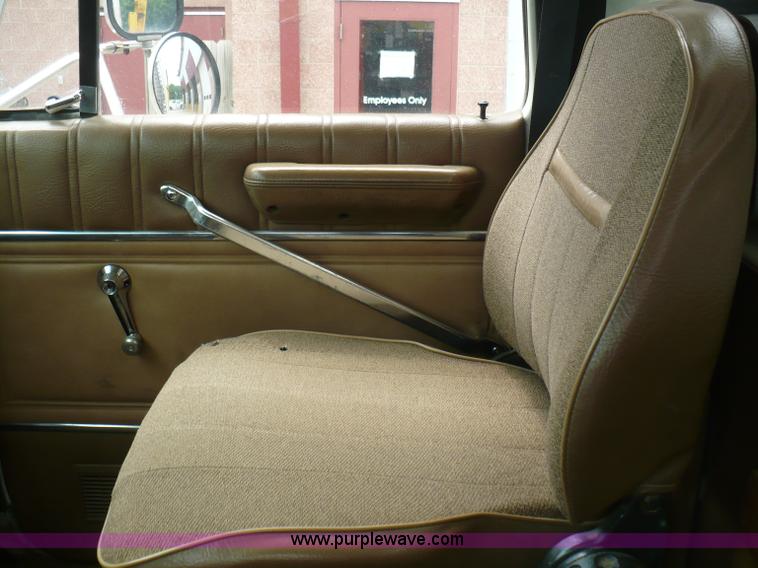 image for item A4835 1994 Ford LT8000 crane truck