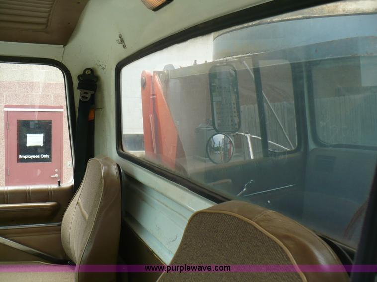 image for item A4835 1994 Ford LT8000 crane truck