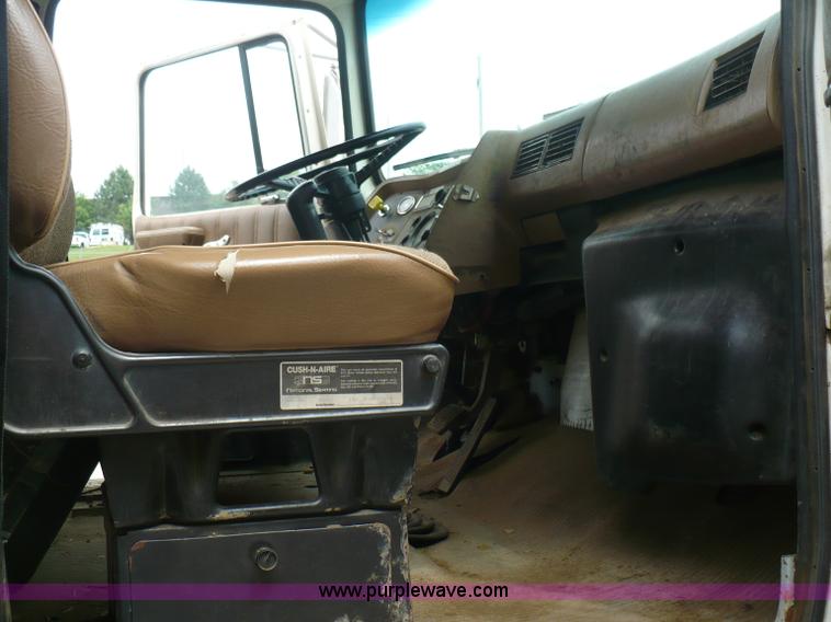 image for item A4835 1994 Ford LT8000 crane truck