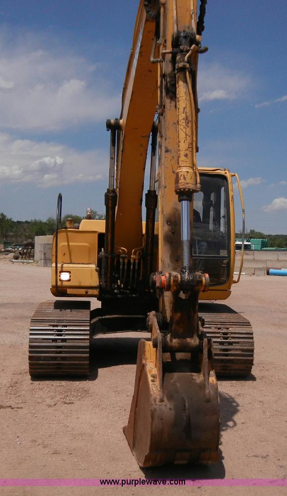 image for item A5399 1999 John Deere 120 excavator