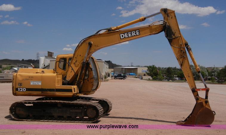 image for item A5399 1999 John Deere 120 excavator