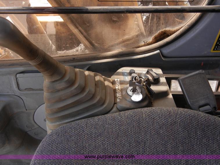 image for item A5399 1999 John Deere 120 excavator