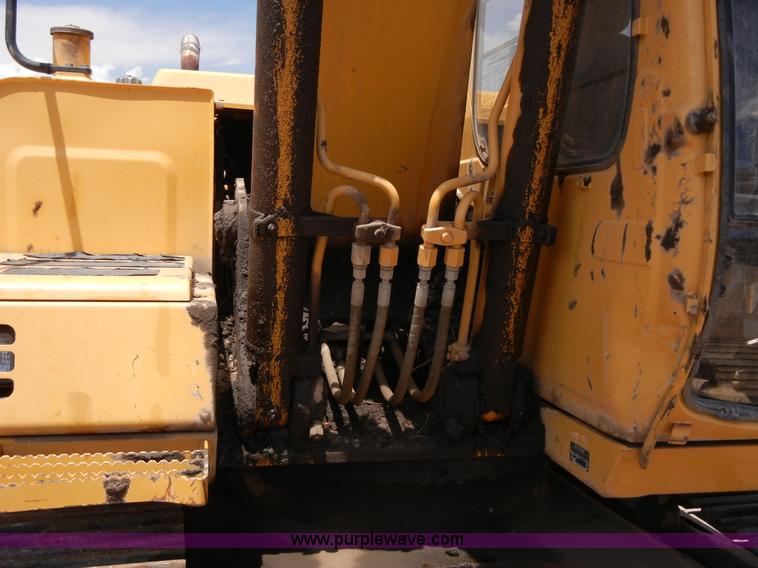 image for item A5399 1999 John Deere 120 excavator