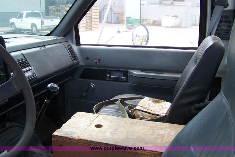 image for item A9382 1993 GMC Topkick service truck
