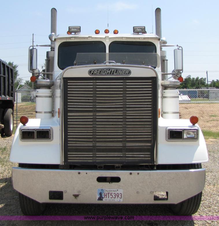image for item A9533 1985 Freightliner FLC-64T semi truck