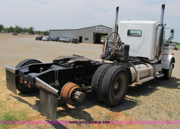 image for item A9533 1985 Freightliner FLC-64T semi truck