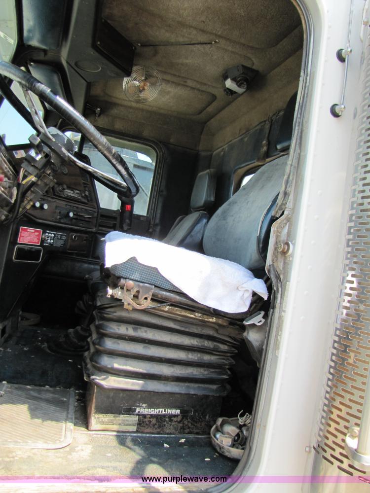 image for item A9533 1985 Freightliner FLC-64T semi truck