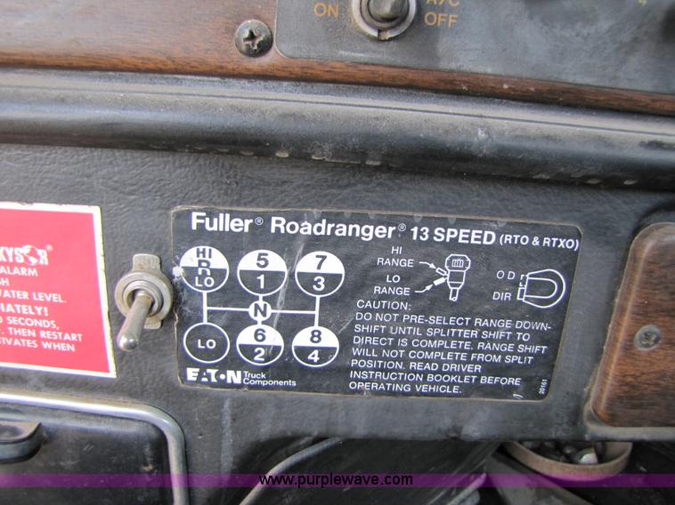 image for item A9533 1985 Freightliner FLC-64T semi truck