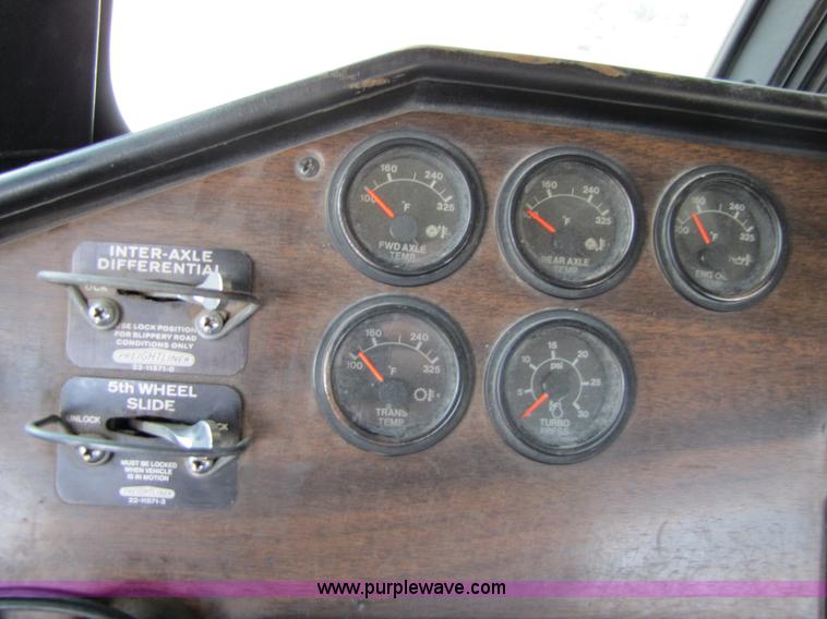 image for item A9533 1985 Freightliner FLC-64T semi truck