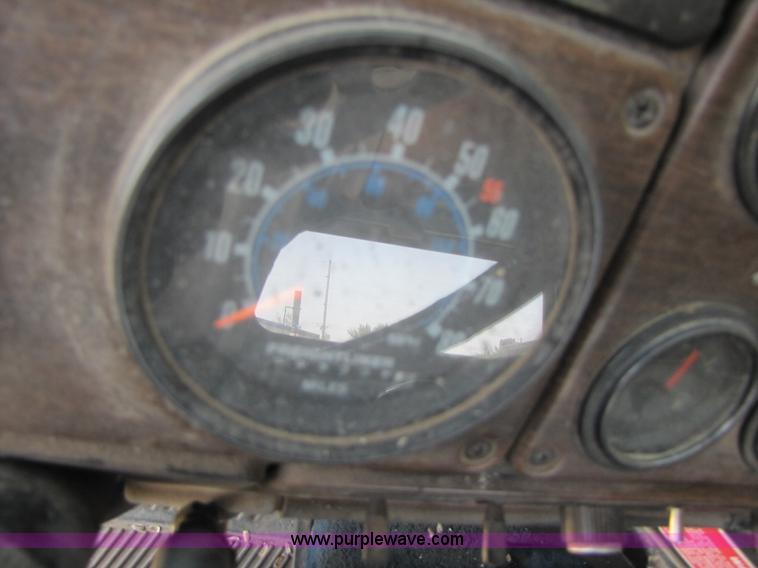 image for item A9533 1985 Freightliner FLC-64T semi truck