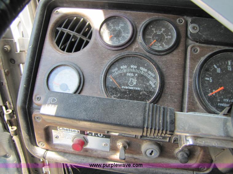 image for item A9533 1985 Freightliner FLC-64T semi truck