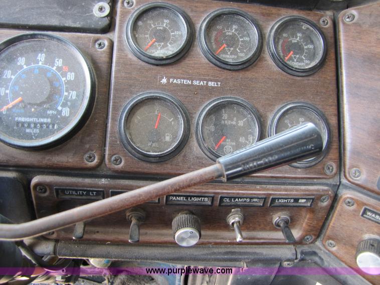 image for item A9533 1985 Freightliner FLC-64T semi truck