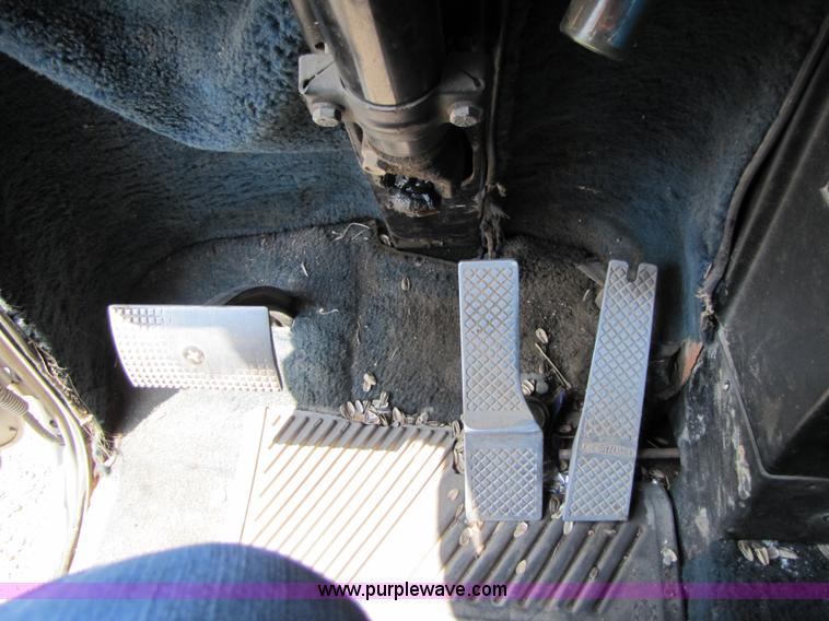 image for item A9533 1985 Freightliner FLC-64T semi truck