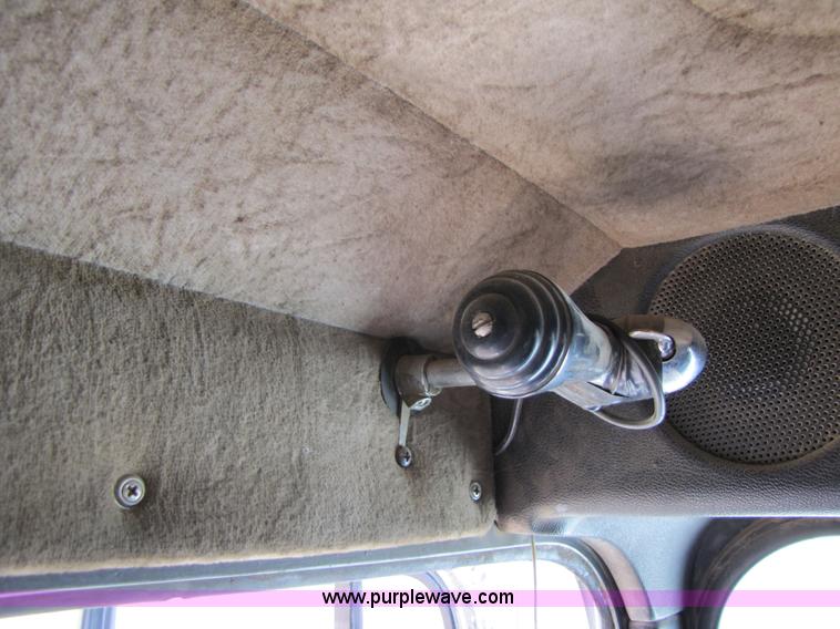 image for item A9533 1985 Freightliner FLC-64T semi truck