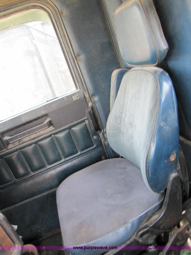 image for item A9533 1985 Freightliner FLC-64T semi truck