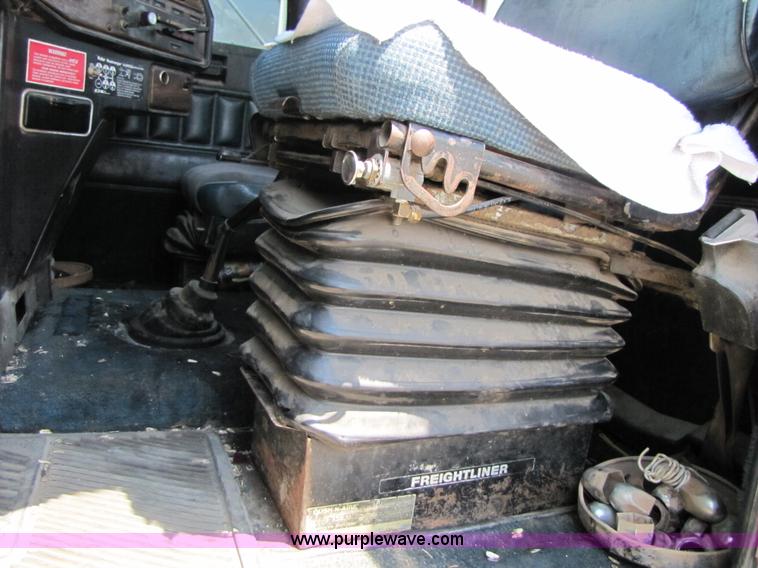 image for item A9533 1985 Freightliner FLC-64T semi truck