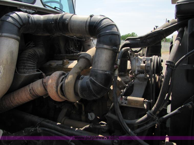 image for item A9533 1985 Freightliner FLC-64T semi truck