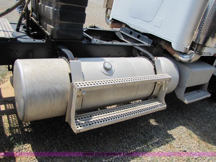 image for item A9533 1985 Freightliner FLC-64T semi truck