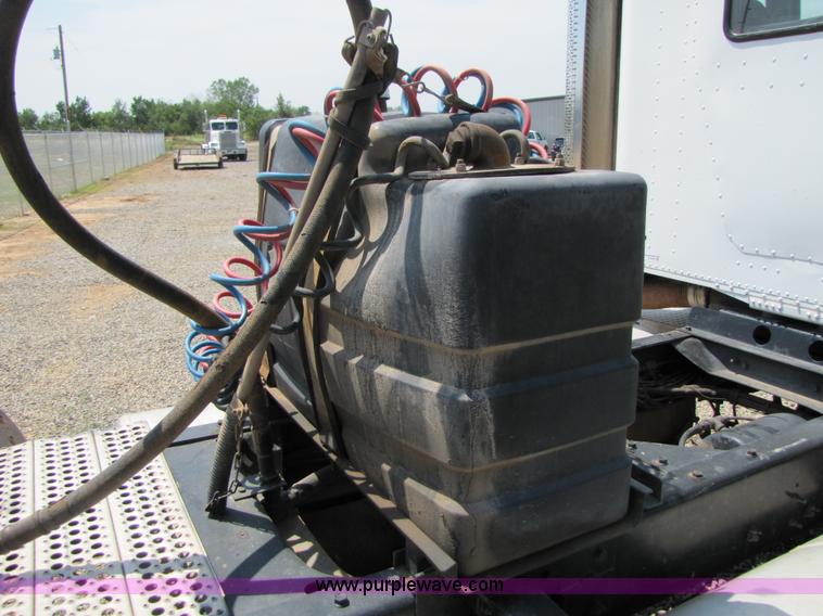 image for item A9533 1985 Freightliner FLC-64T semi truck