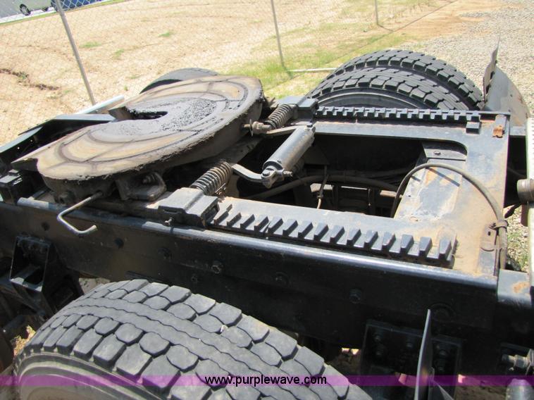 image for item A9533 1985 Freightliner FLC-64T semi truck