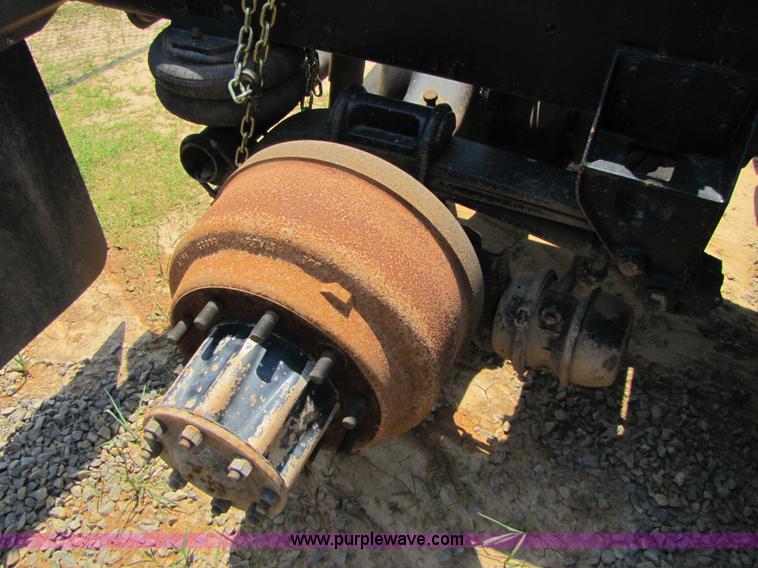 image for item A9533 1985 Freightliner FLC-64T semi truck