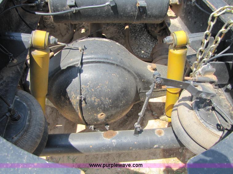 image for item A9533 1985 Freightliner FLC-64T semi truck