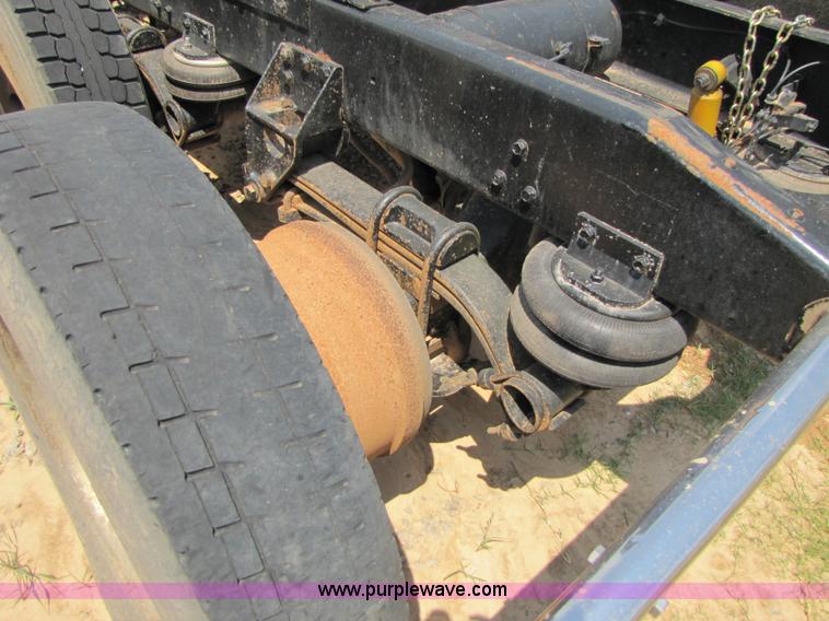 image for item A9533 1985 Freightliner FLC-64T semi truck