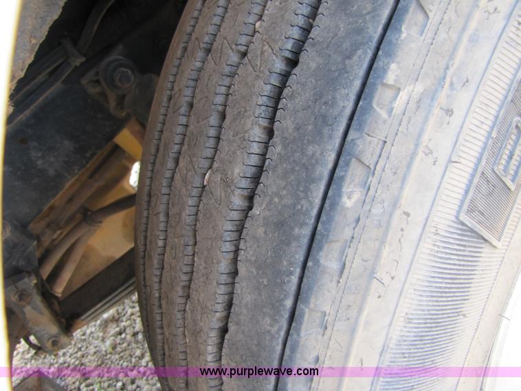 image for item A9533 1985 Freightliner FLC-64T semi truck