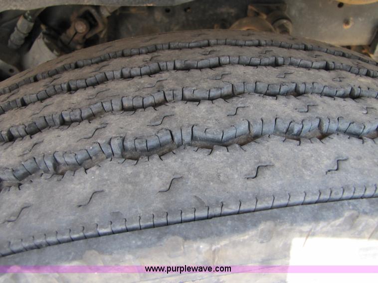 image for item A9533 1985 Freightliner FLC-64T semi truck