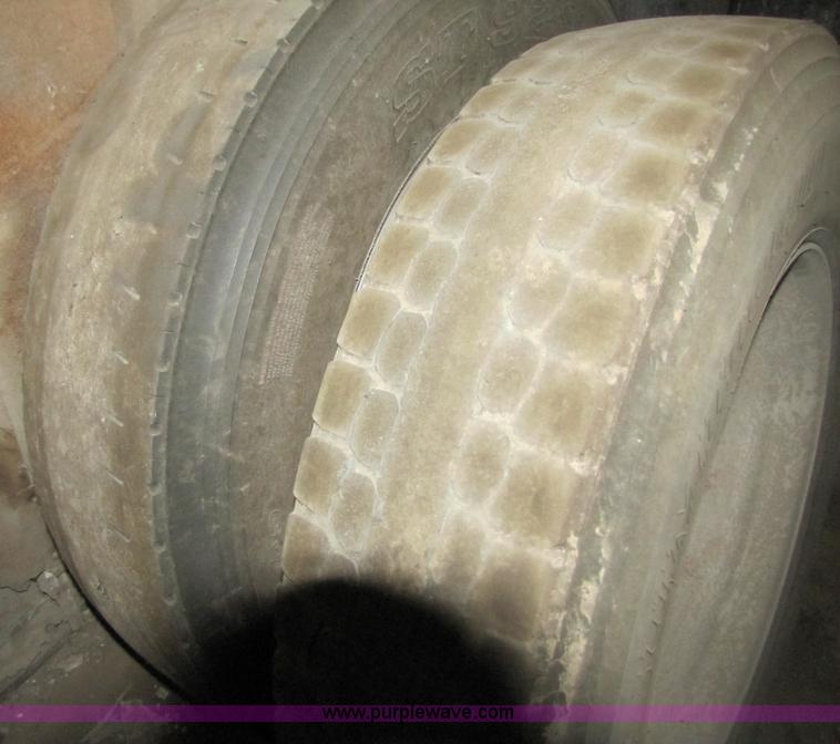 image for item A9533 1985 Freightliner FLC-64T semi truck